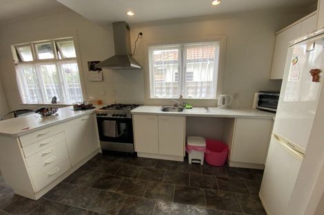 Photo of property in 213 Park Road, Hokowhitu, Palmerston North, 4410