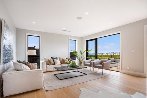 Photo of property in 40 Paparahi Place, Wainui, 0992