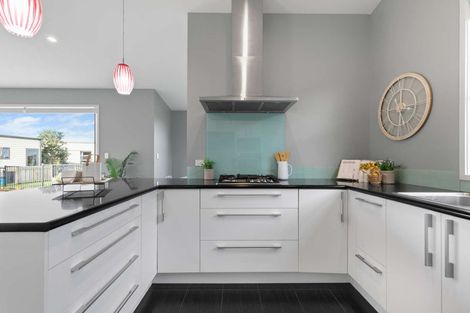 Photo of property in 16 Manuka Street, Papamoa Beach, Papamoa, 3118