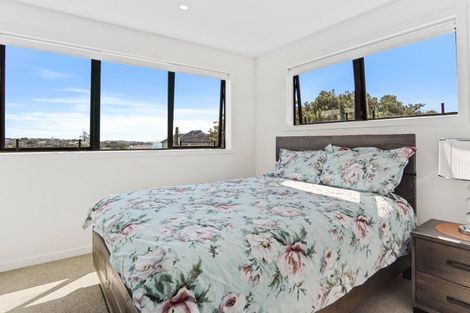 Photo of property in 9/35 Garadice Road, Rothesay Bay, Auckland, 0630