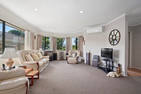 Photo of property in 17 Burnt Oak Drive, Pyes Pa, Tauranga, 3112