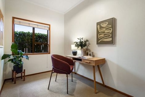 Photo of property in 22 John Dee Crescent, Red Beach, 0932