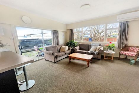 Photo of property in 137 Saint Andrews Square, Strowan, Christchurch, 8052