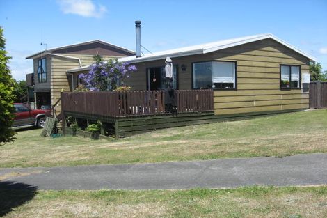 Photo of property in 12 Sunrise Heights, Feilding, 4702