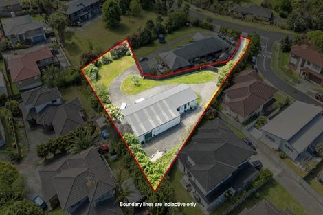 Photo of property in 8 Burgundy Park Avenue, Henderson, Auckland, 0612