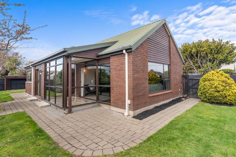 Photo of property in 6 Westgrove Avenue, Avonhead, Christchurch, 8042