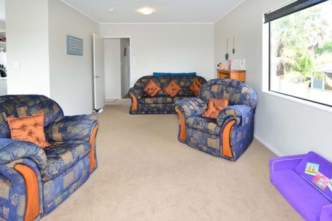 Photo of property in 14 Royalty Rise, Red Beach, 0932