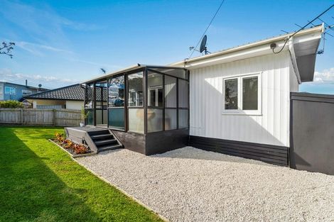 Photo of property in 21 Brixton Road, Manly, Whangaparaoa, 0930