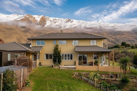 Photo of property in 1 Hollyhock Lane, Wanaka, 9305