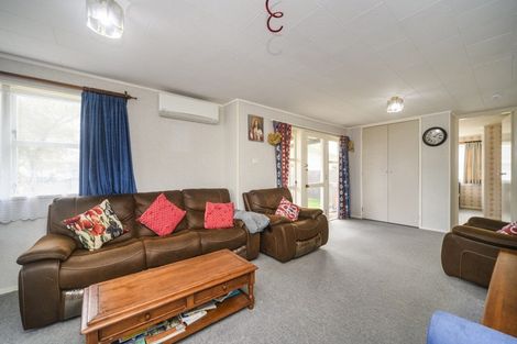 Photo of property in 33 Suzanne Grove, Kelvin Grove, Palmerston North, 4414