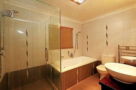 Photo of property in 5 Quedley Court, Eastern Beach, Auckland, 2012