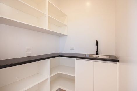 Photo of property in 41 Veale Road, Frankleigh Park, New Plymouth, 4371