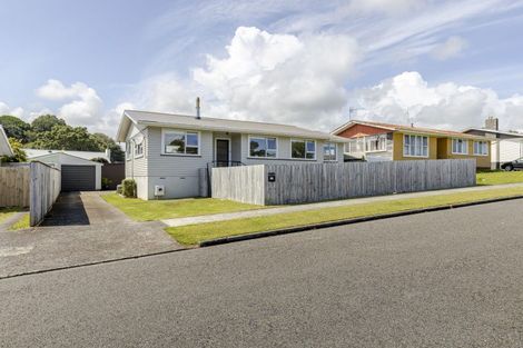 Photo of property in 19 Grenville Street, Marfell, New Plymouth, 4310