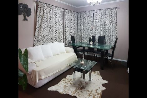 Photo of property in 2/10 Ocean View Road, Northcote, Auckland, 0627