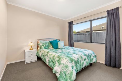 Photo of property in 12 Whitford Place, Rototuna North, Hamilton, 3210