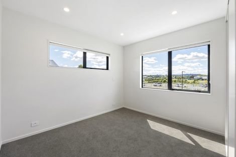 Photo of property in 11 Noel Hayden Street, Takanini, 2112