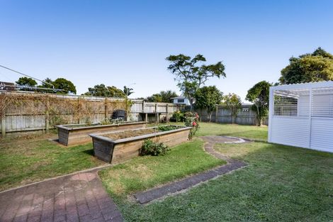 Photo of property in 44 Wairau Road, Oakura, 4314