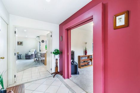 Photo of property in 8 Toledo Avenue, Henderson, Auckland, 0612