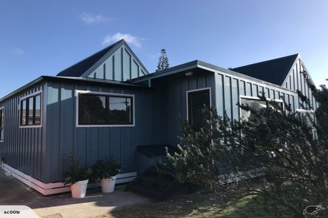 Photo of property in 3 Sarah Street, Waikawa Beach, Levin, 5573