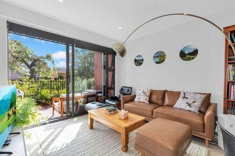 Photo of property in 2/25g Potter Avenue, Northcote, Auckland, 0627