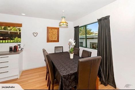 Photo of property in 5b Dundale Avenue, Blockhouse Bay, Auckland, 0600