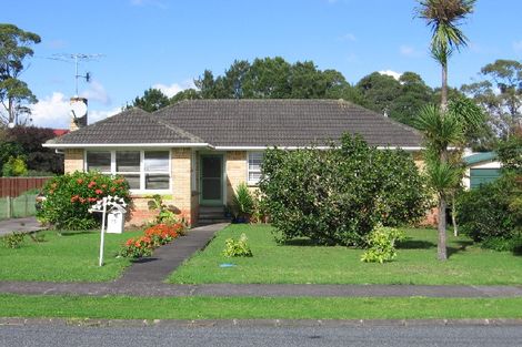 Photo of property in 25 Dale Crescent, Pakuranga, Auckland, 2010