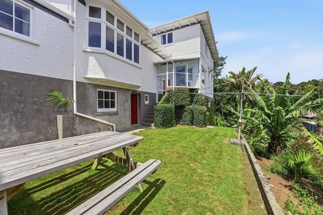 Photo of property in 6 Ridge Lane, New Plymouth, 4310