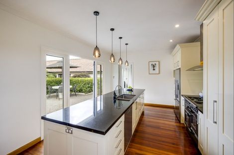 Photo of property in 44 Busby Hill, Havelock North, 4130