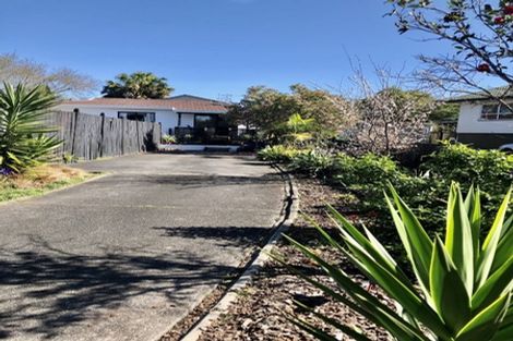 Photo of property in 1/6 Peterhouse Place, West Harbour, Auckland, 0618