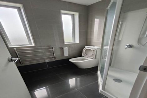 Photo of property in 8 The Rosebowl, Sunnyhills, Auckland, 2010