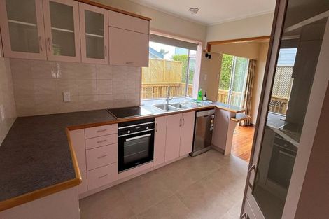 Photo of property in 7 Lavery Place, Sunnynook, Auckland, 0632
