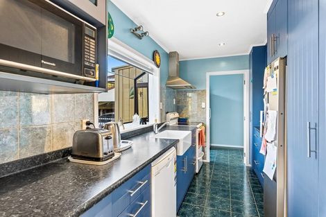 Photo of property in 2 Te Miti Street, Paekakariki, 5034