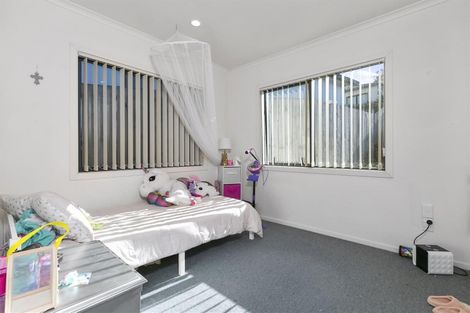 Photo of property in 37 Heathglen Place, Bayview, Auckland, 0629