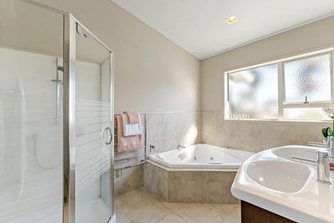 Photo of property in 154 Sandspit Road, Shelly Park, Auckland, 2014