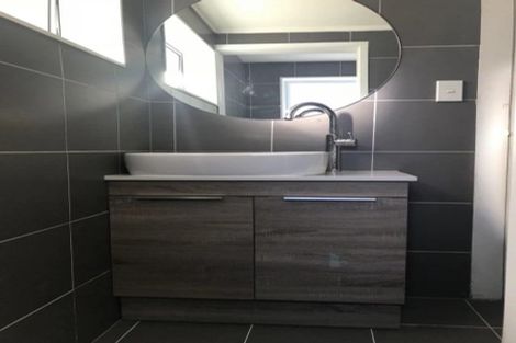 Photo of property in 26 Beach Road, Mellons Bay, Auckland, 2014