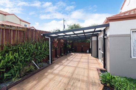 Photo of property in 10 Dainton Place, New Lynn, Auckland, 0600