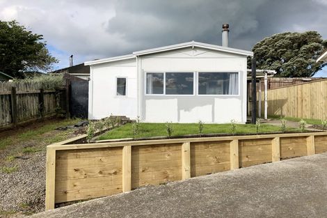 Photo of property in 24 Tahurangi Place, Spotswood, New Plymouth, 4310
