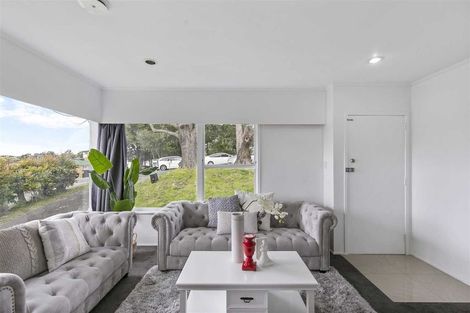 Photo of property in 2/16 Diana Drive, Glenfield, Auckland, 0627