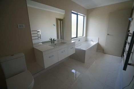 Photo of property in 6 Uruhau Close, Torbay, Auckland, 0630