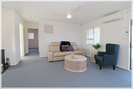 Photo of property in 13 Te Awa Street, Foxton Beach, Foxton, 4815