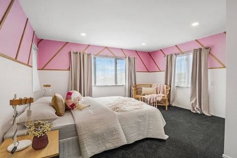 Photo of property in 52 Ruapehu Drive, Fitzherbert, Palmerston North, 4410