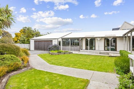 Photo of property in 5 Nuhaka Place, Paraparaumu Beach, Paraparaumu, 5032