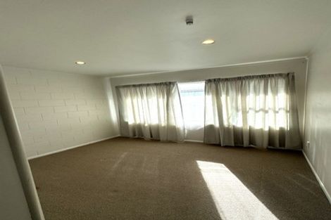 Photo of property in 12 Dawnhaven Drive, Te Atatu Peninsula, Auckland, 0610