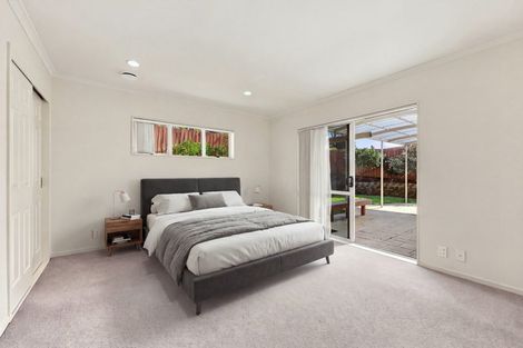 Photo of property in 6 San Ambrosio Rise, Henderson, Auckland, 0612
