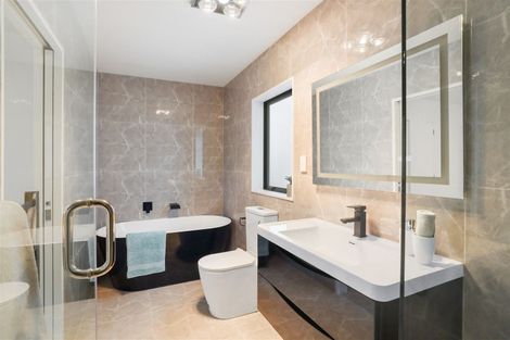 Photo of property in 5b Woodhouse Place, West Harbour, Auckland, 0618