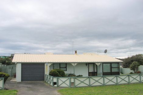 Photo of property in 1 Trafalgar Street, Foxton Beach, Foxton, 4815