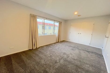 Photo of property in Lakeview Terrace, 2/14 Ambrico Place, New Lynn, Auckland, 0600