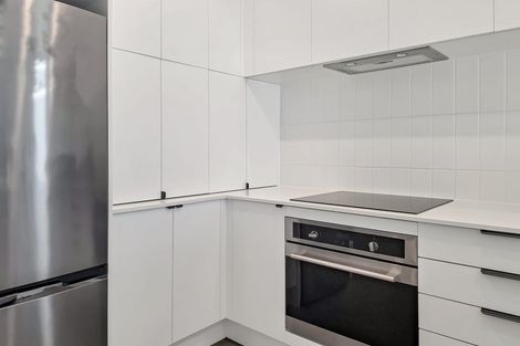 Photo of property in 2/598 Te Atatu Road, Te Atatu Peninsula, Auckland, 0610
