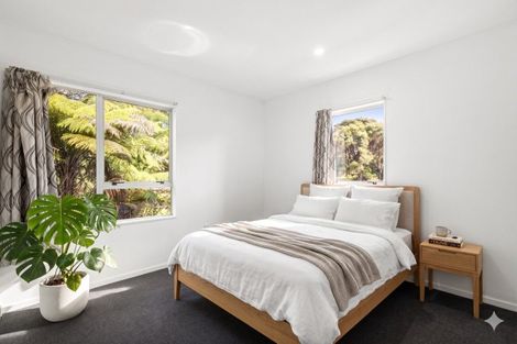 Photo of property in 2/8 Thistledew Place, Bayview, Auckland, 0629