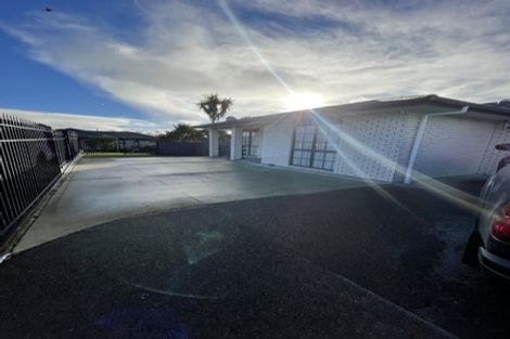Photo of property in 13 Reyland Close, Weymouth, Auckland, 2103
